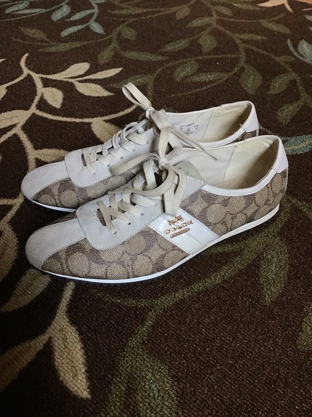 Coach Ivy Signature Sneaker Size 9 Khaki Tan Logo Low Top